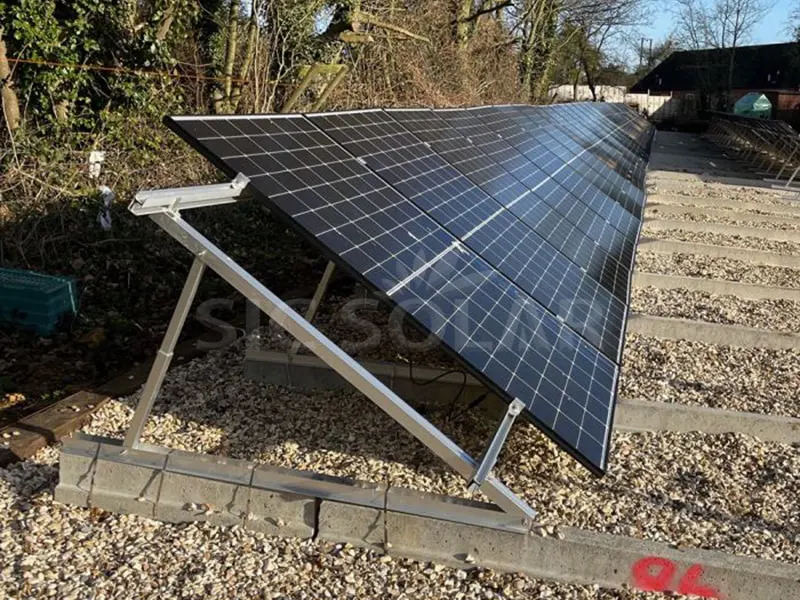 Sistem Pemasangan Segi Tiga Suria 25KW Untuk Bumbung Tanah / Rata